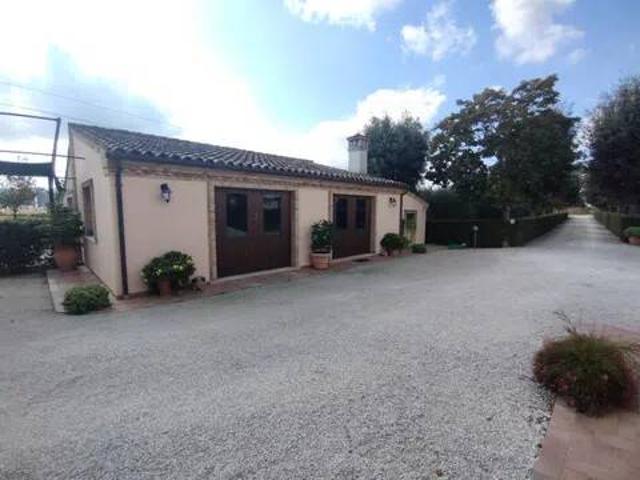 Villa in vendita a Montecosaro MC