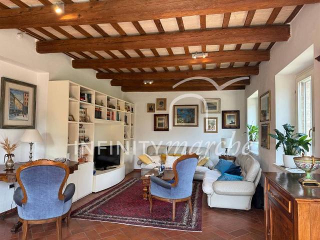 Villa in vendita a Montecosaro MC