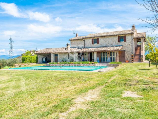Villa in vendita a Montefalco, Monte Pennino