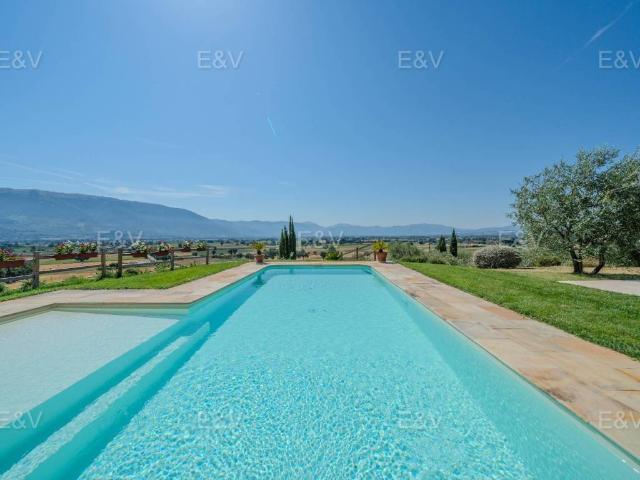 Villa in vendita a Montefalco PG