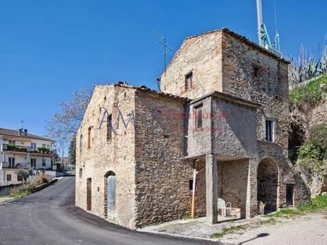 Villa in vendita a Montefiore dell'Aso AP