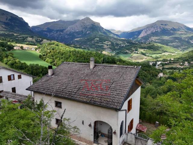 Villa in vendita a Montefortino FM