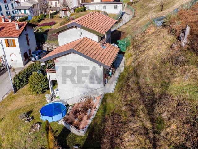 Villa in vendita a Montegrino Valtravaglia