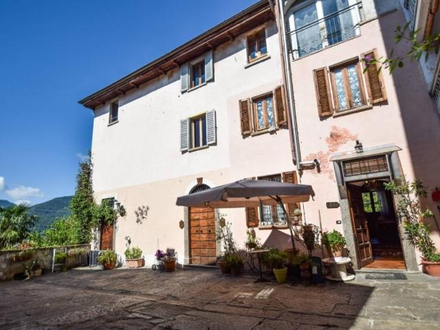 Villa in vendita a Montegrino Valtravaglia VA