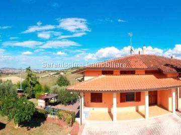 Villa in vendita a Montelabbate PU
