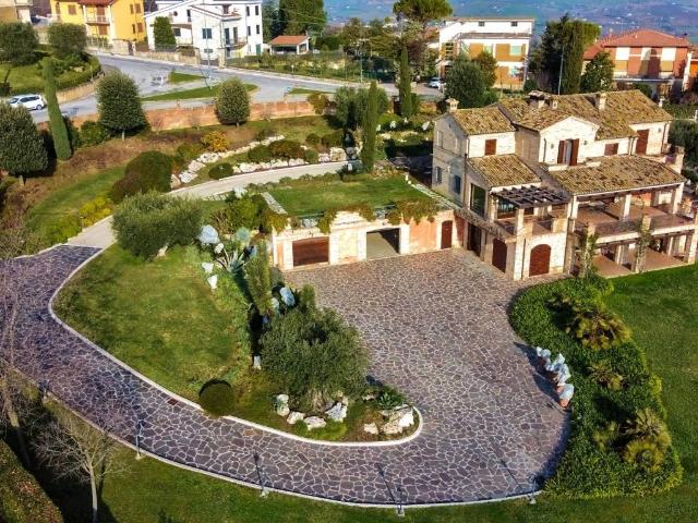 Villa in vendita a Montelupone MC