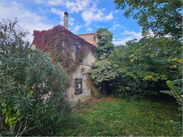 Villa in vendita a Montemarciano AN