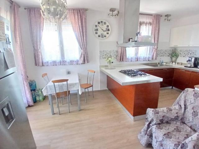 Villa in vendita a Montemarciano AN