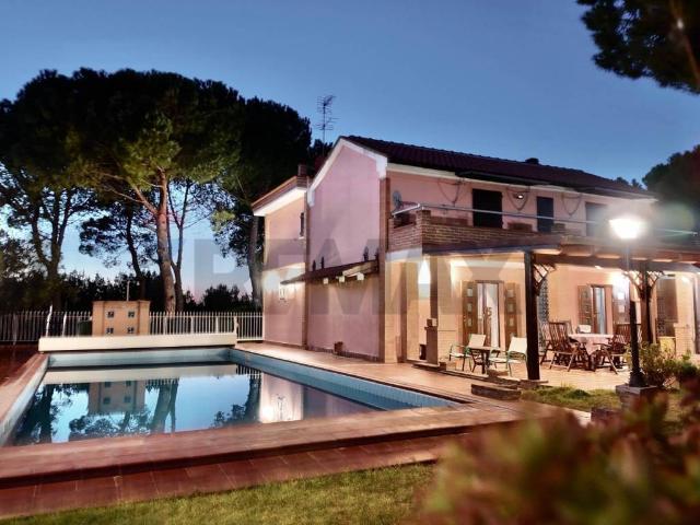 Villa in vendita a Montemarciano AN