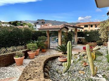 Villa in vendita a Montepaone CZ