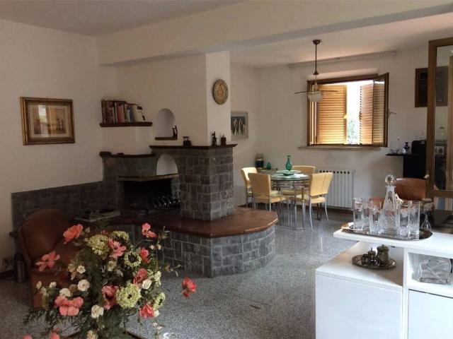 Villa in vendita a Monteroni d'Arbia SI