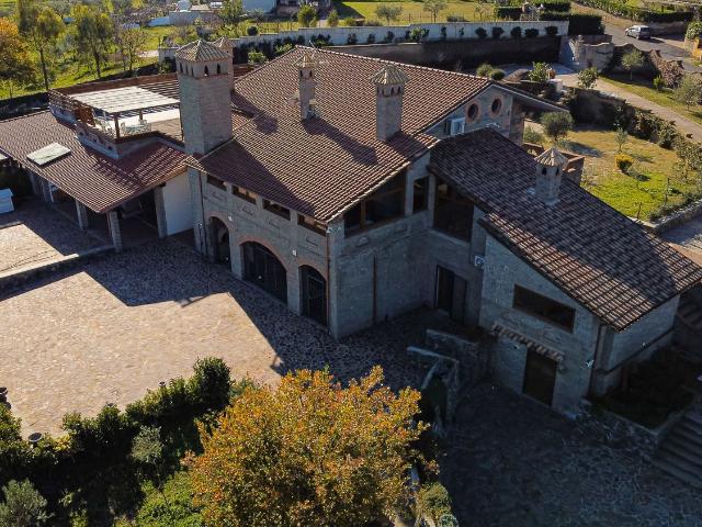 Villa in vendita a Monterosi