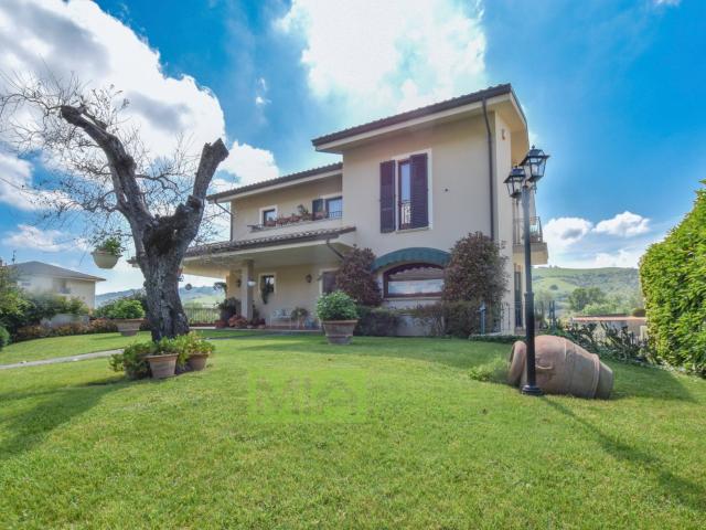 Villa in vendita a Monterubbiano