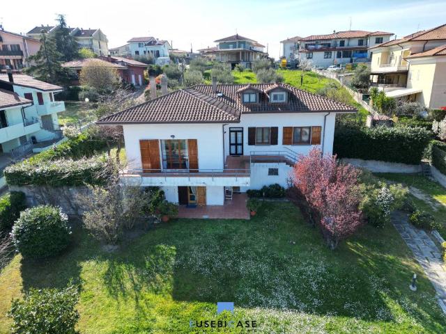 Villa in vendita a Montescudo Montecolombo RN
