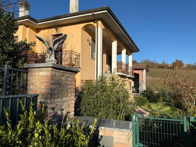 Villa in vendita a Montesegale PV