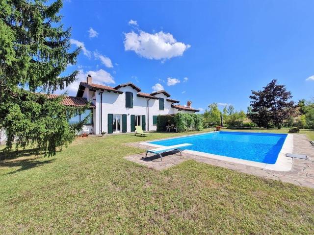 Villa in vendita a Montesegale PV