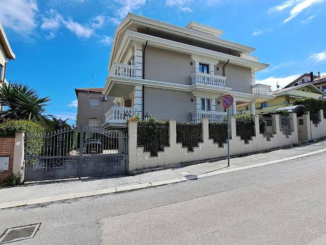 Villa in vendita a Montesilvano PE