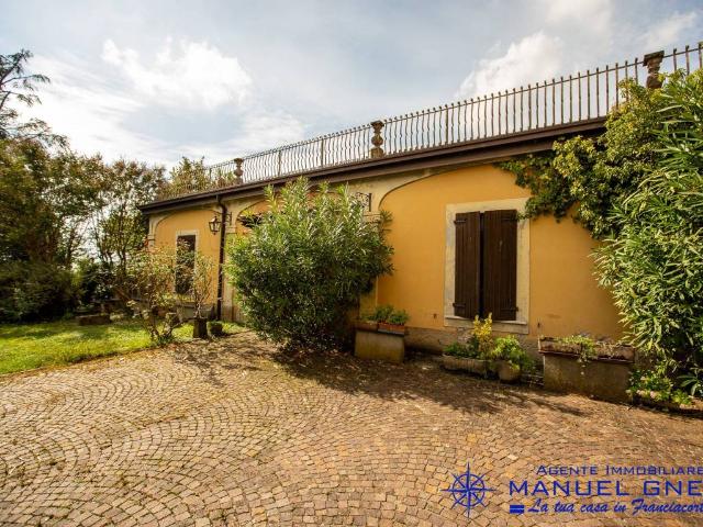 Villa in vendita a Monticelli Brusati BS