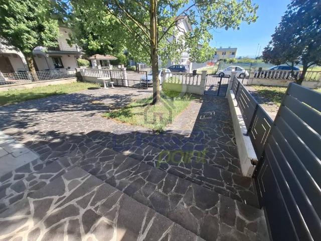 Villa in vendita a Monticelli d'Ongina PC