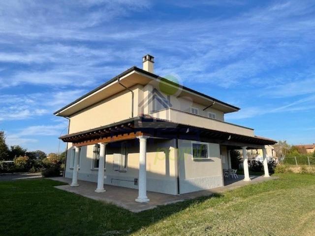 Villa in vendita a Monticelli d'Ongina PC