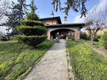 Villa in vendita a Monticelli d'Ongina PC