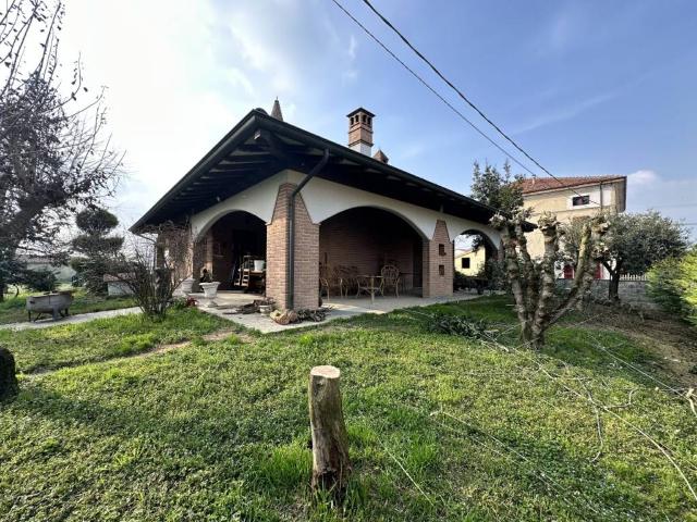 Villa in vendita a Monticelli d'Ongina PC