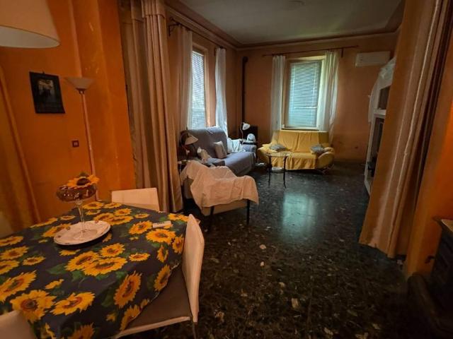 Villa in vendita a Monticelli d'Ongina PC