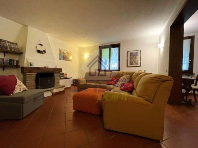 Villa in vendita a Monticelli d'Ongina PC