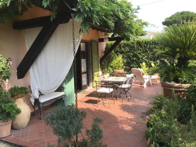 Villa in vendita a Montignoso