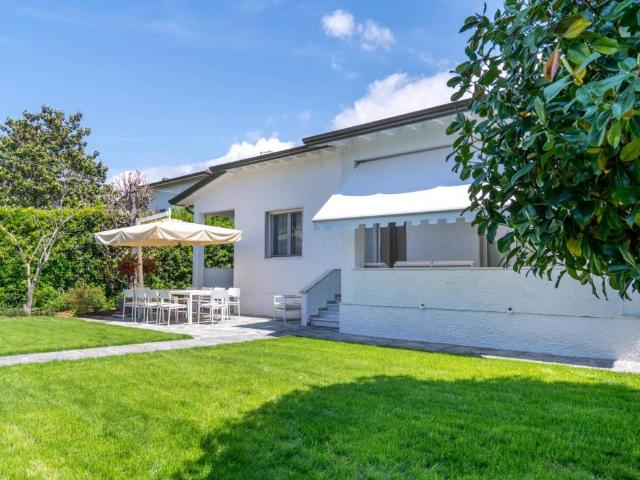 Villa in vendita a Montignoso MS