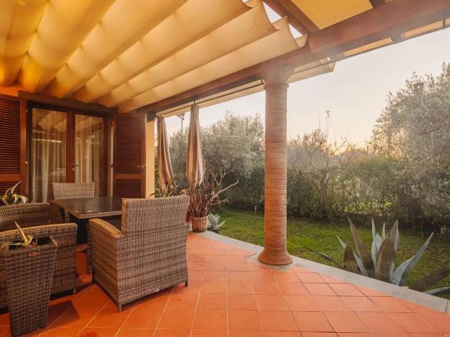 Villa in vendita a Montignoso MS