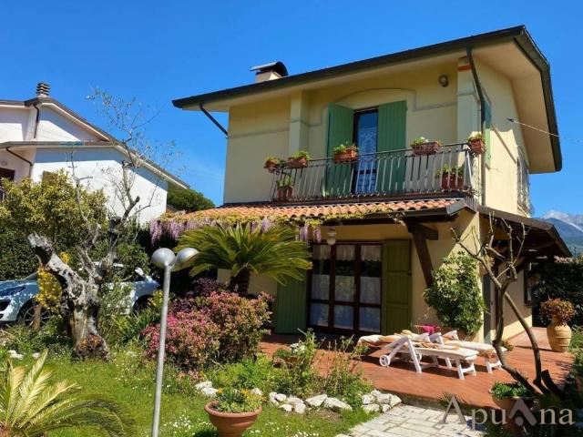 Villa in vendita a Montignoso MS