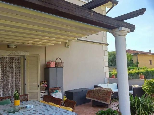 Villa in vendita a Montignoso MS
