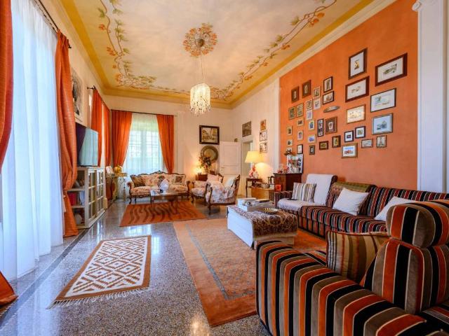 Villa in vendita a Montignoso MS