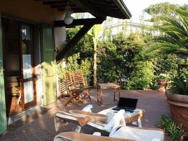 Villa in vendita a Montignoso MS