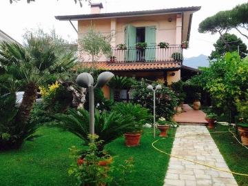 Villa in vendita a Montignoso MS