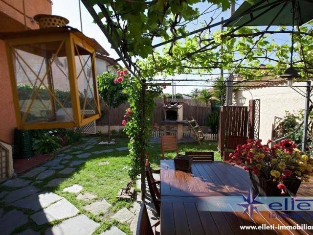 Villa in vendita a Montignoso MS