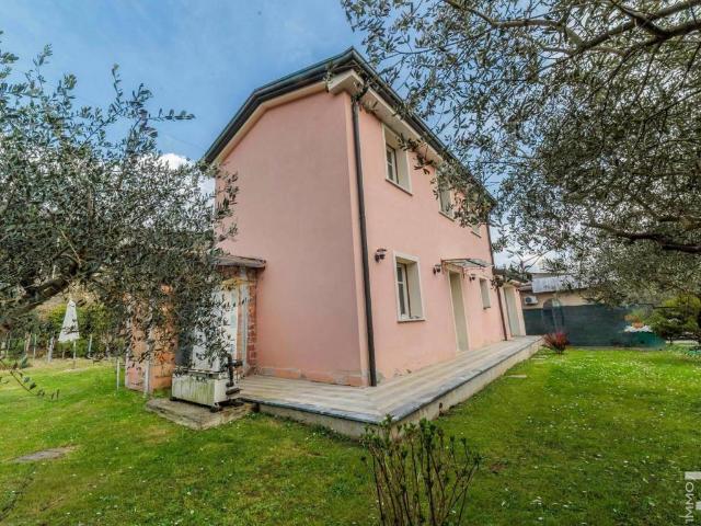 Villa in vendita a Montignoso MS