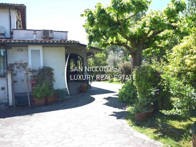 Villa in vendita a Montignoso MS