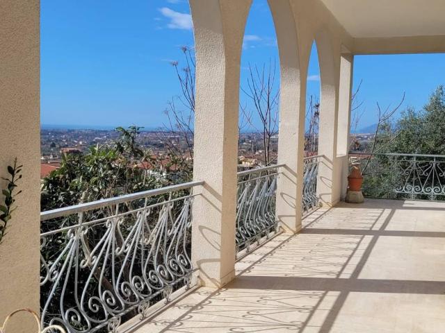 Villa in vendita a Montignoso MS