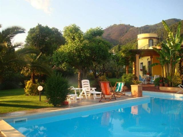 Villa in vendita a Montignoso MS