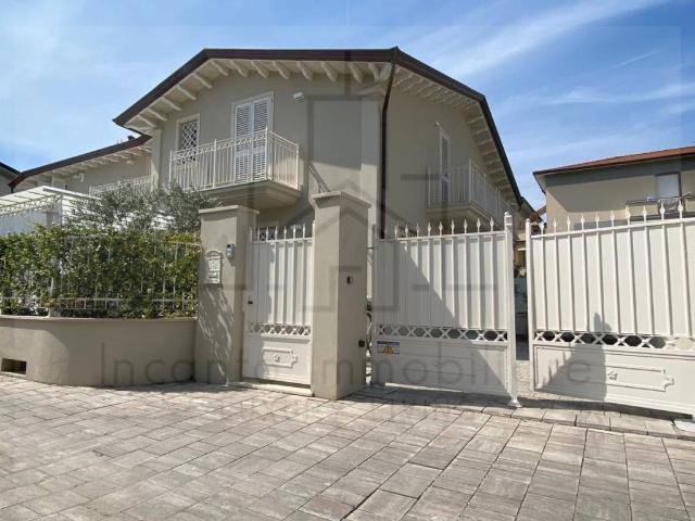 Villa in vendita a Montignoso MS