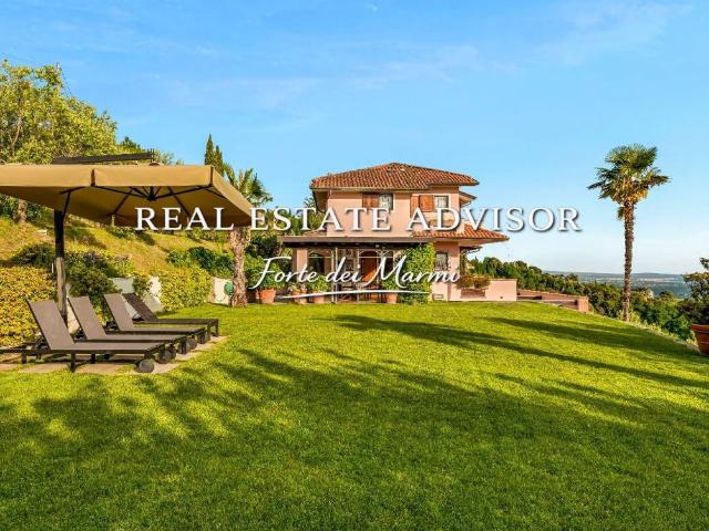 Villa in vendita a Montignoso MS