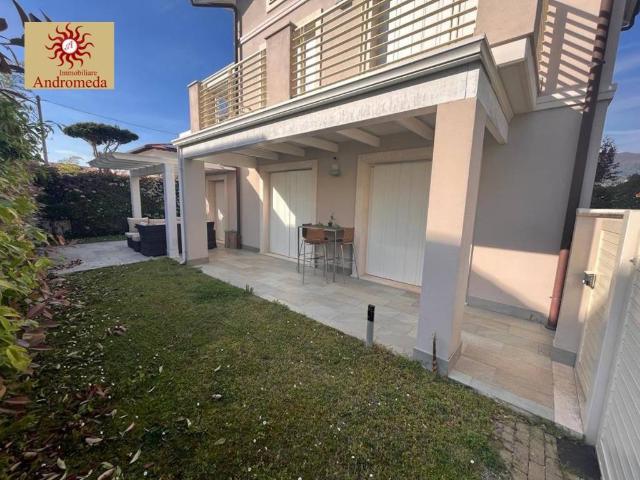 Villa in vendita a Montignoso MS