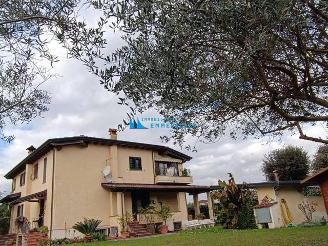 Villa in vendita a Montignoso MS