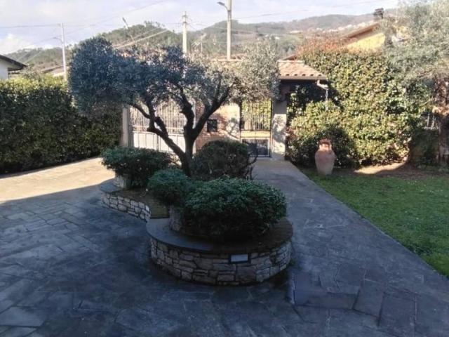 Villa in vendita a Montignoso MS
