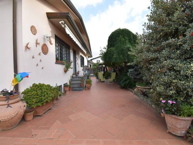 Villa in vendita a Montignoso MS