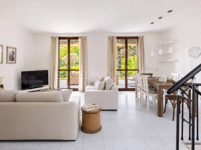 Villa in vendita a Monvalle