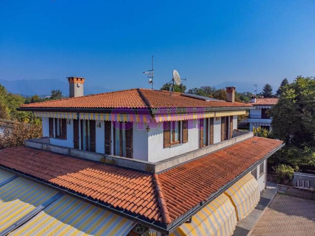 Villa in vendita a Monvalle VA