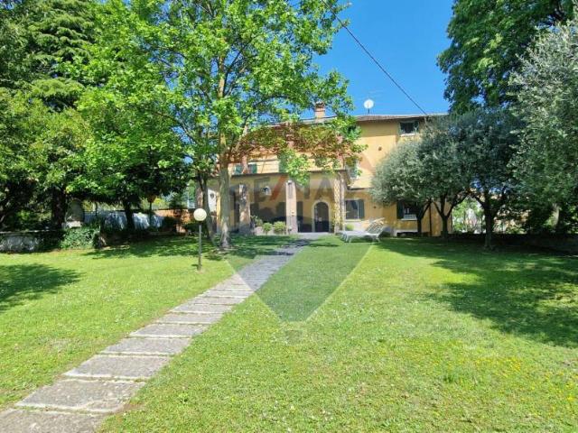 Villa in vendita a Monzambano